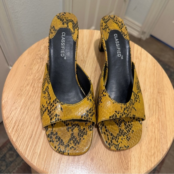 Classified Snake Print Sandals - Picture 3 of 5